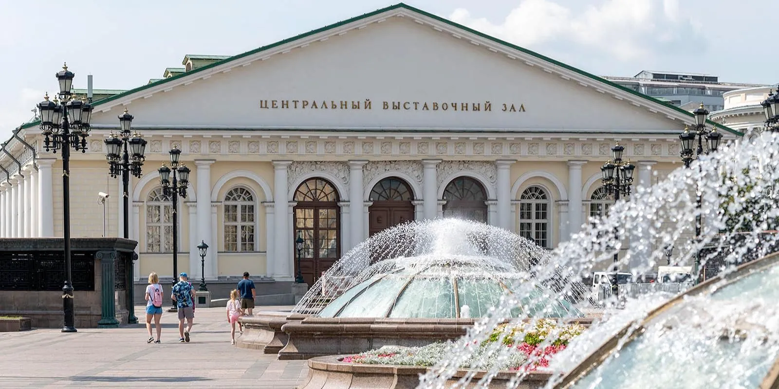 На Манежной площади начали капитальный ремонт трех фонтанов