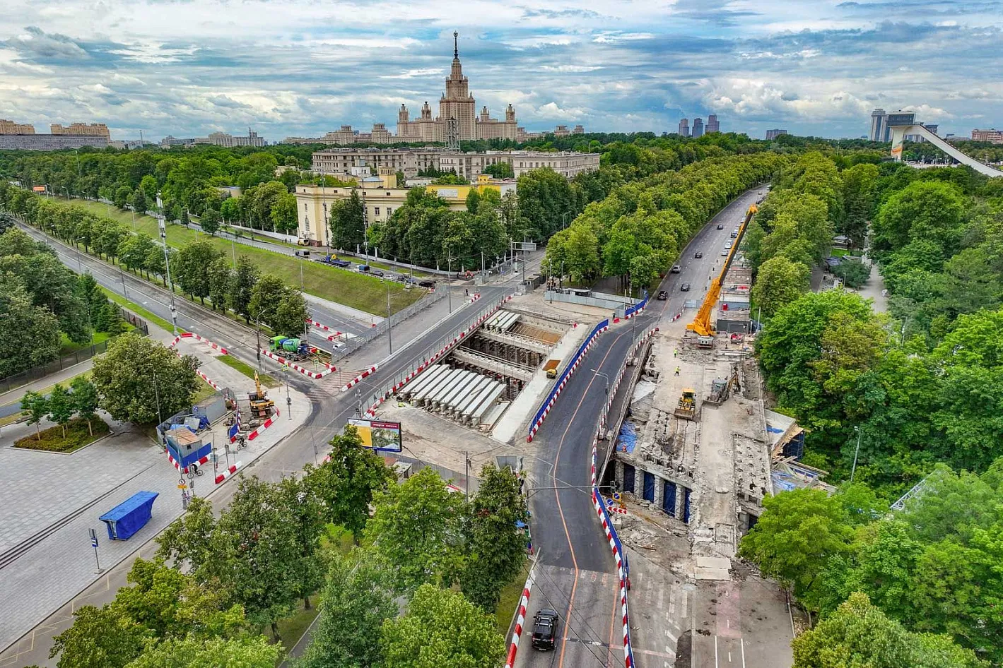 В Москве до конца года завершат реконструкцию Воробьевского путепровода