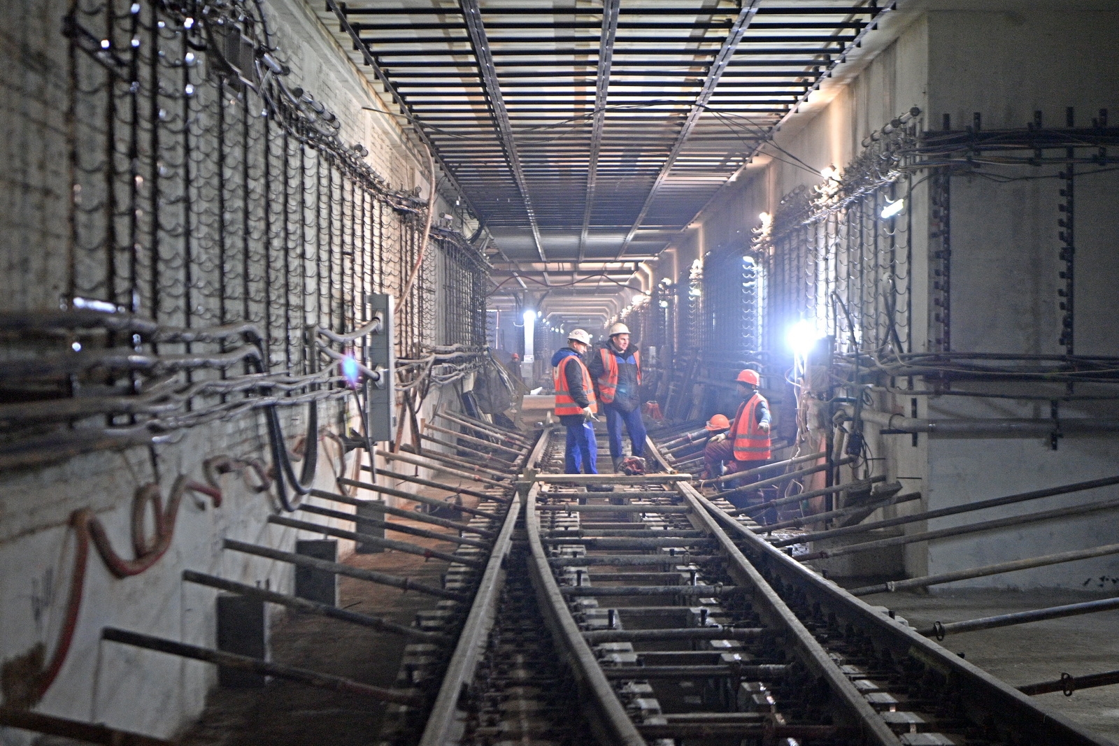 Стройка трех станций Троицкой линии метро подходит к концу 