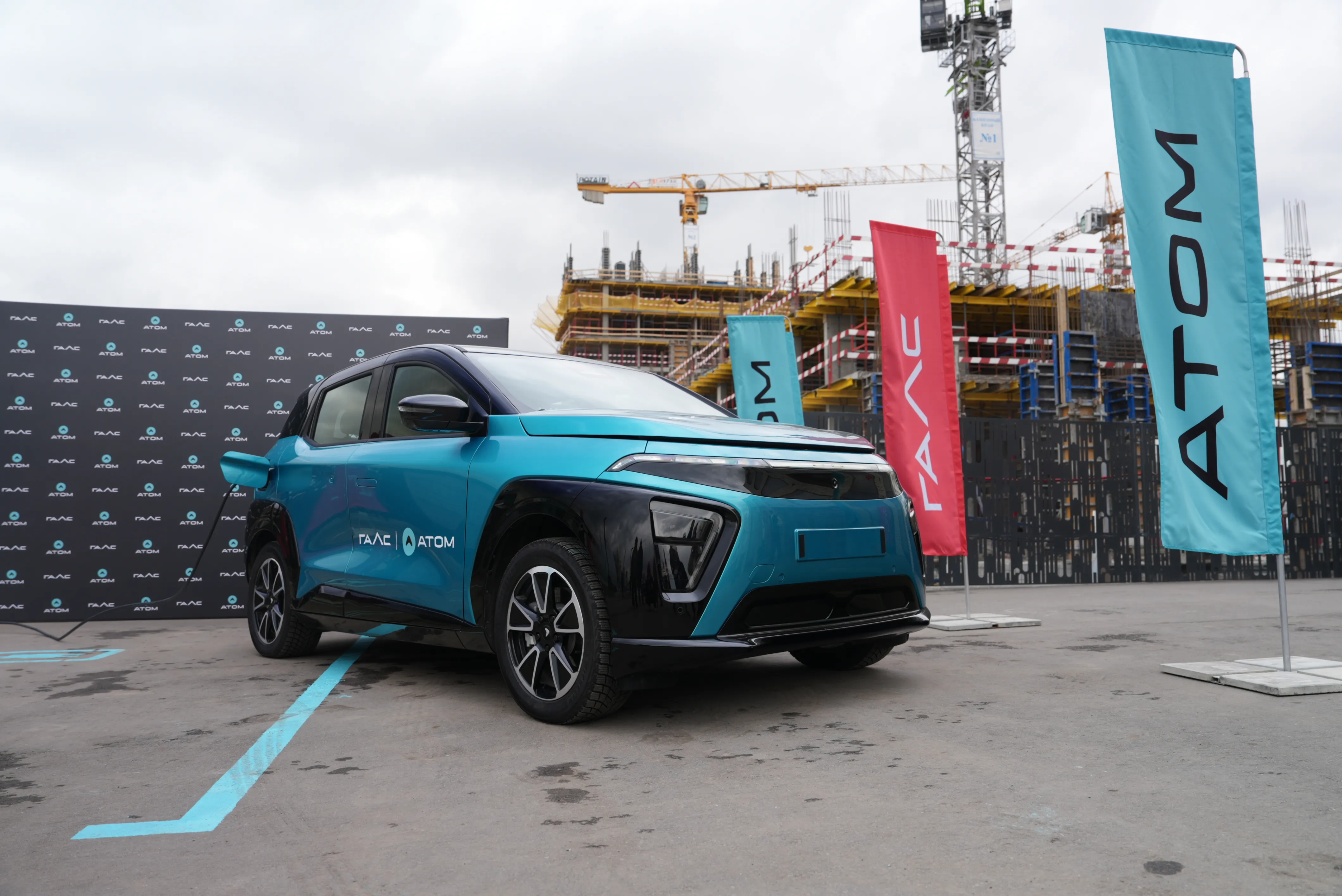 В объектах «Галс-Девелопмент» можно будет  взять в каршеринг электромобиль Атом