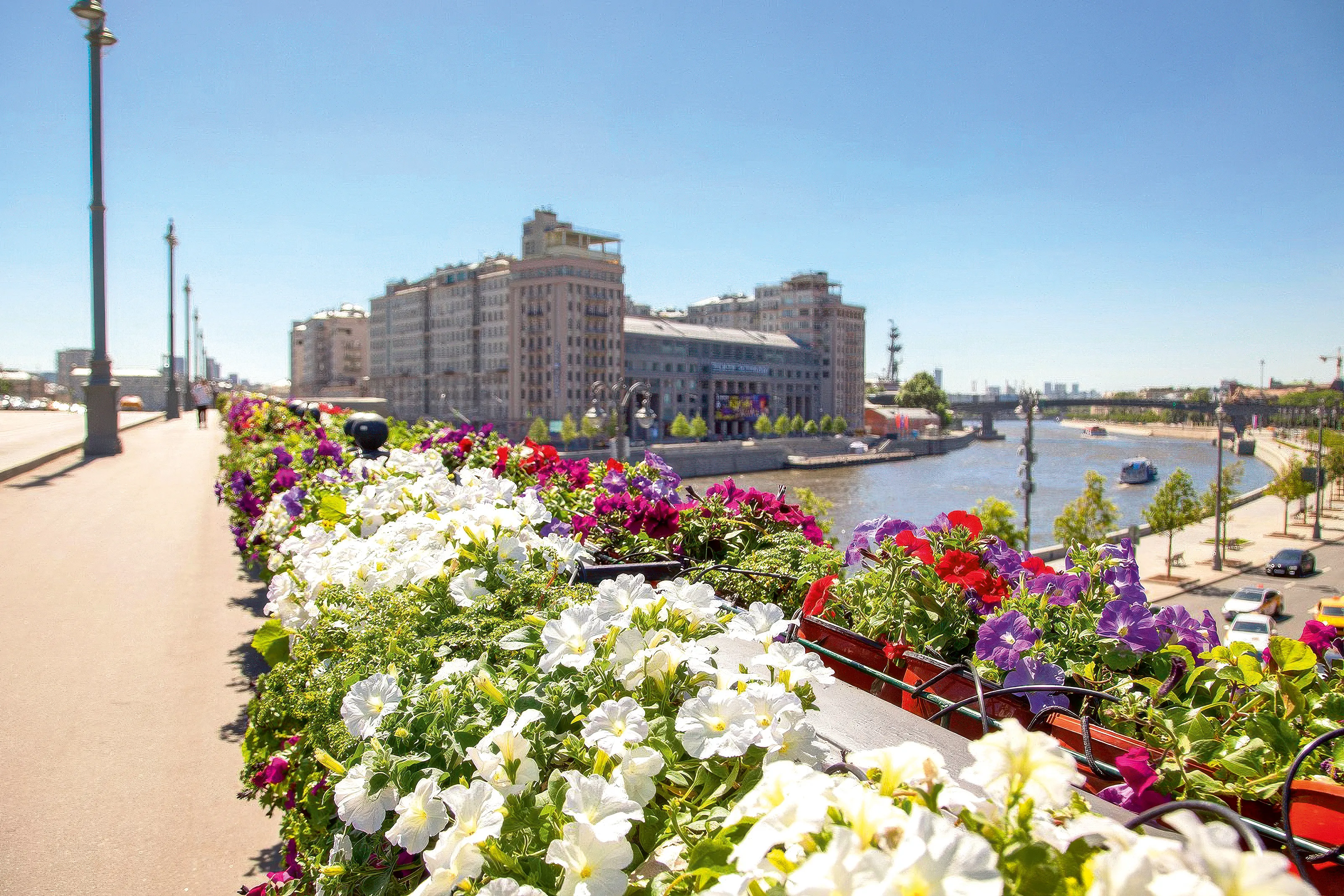 Люди самых разных профессий и возрастов о их жизни в столице
