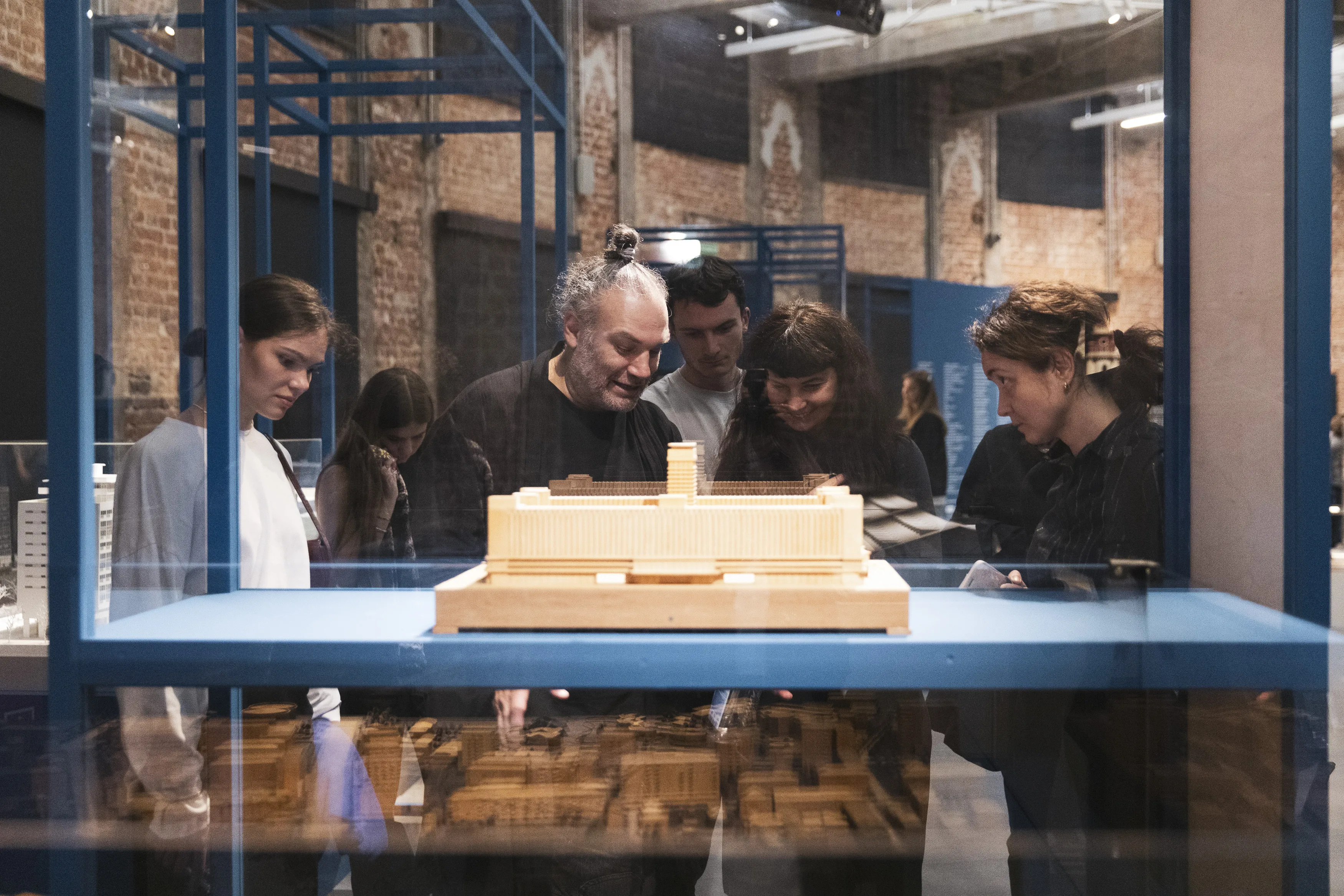 «Внутри города»: Центр «Зотов» и компания Генпро представили первую выставку об искусстве архитектурного макета