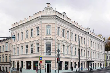 Историю вынесли на фасад