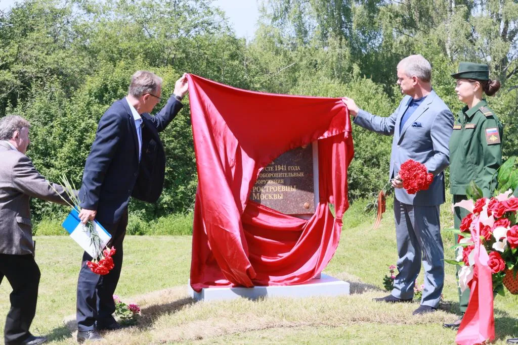 Мемориал метростроителям восстановлен