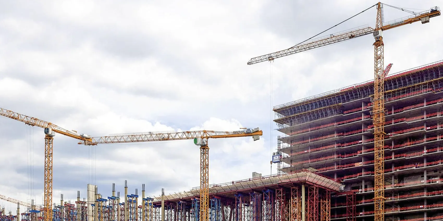 Запуски новостроек в России упали на 15% за 11 месяцев