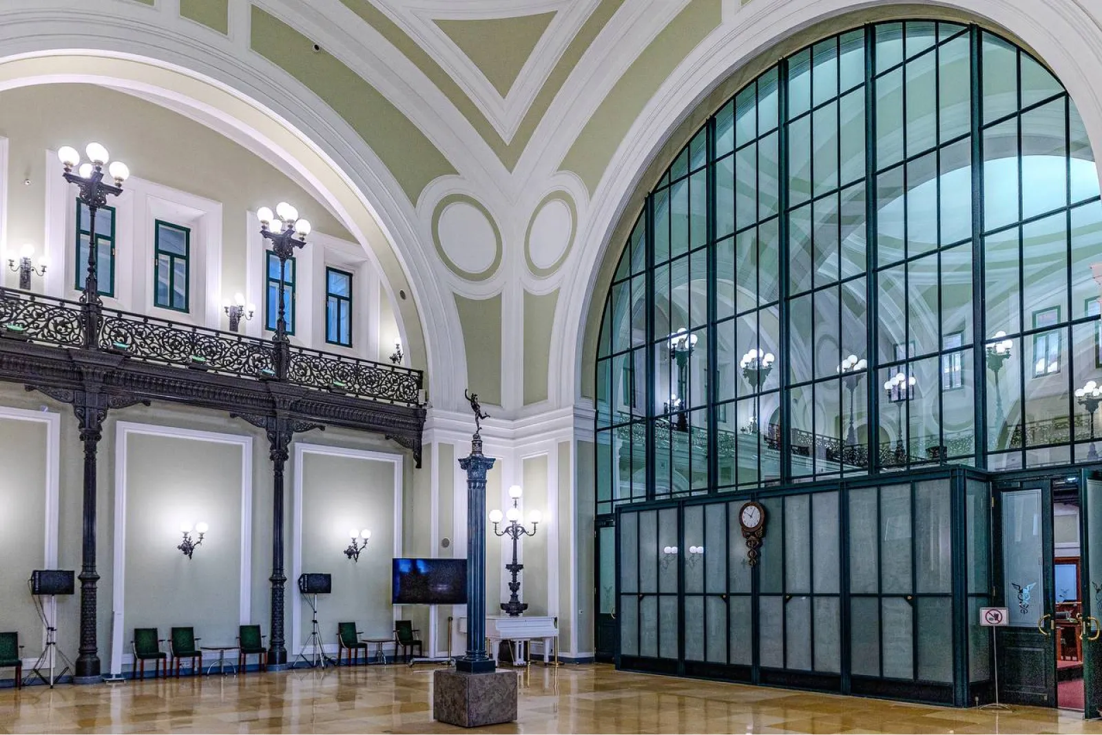 Началась реставрация исторического здания биржи в Китай-городе