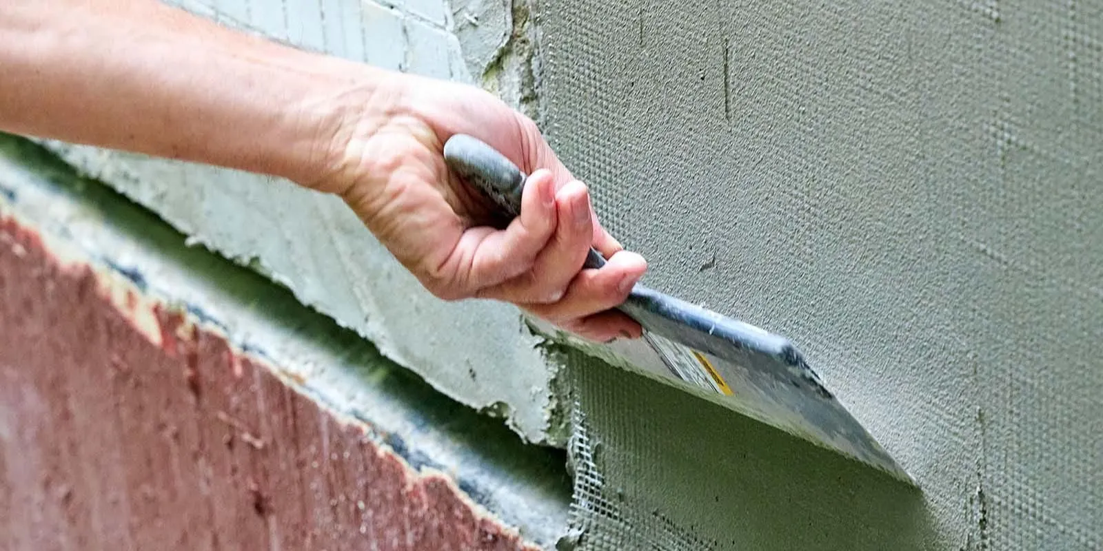 В Москве по программе капремонта заменили почти 40 тысяч входных дверей