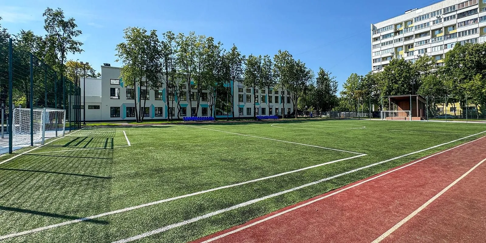 В Москве благоустроят школьные дворы к новому учебному году