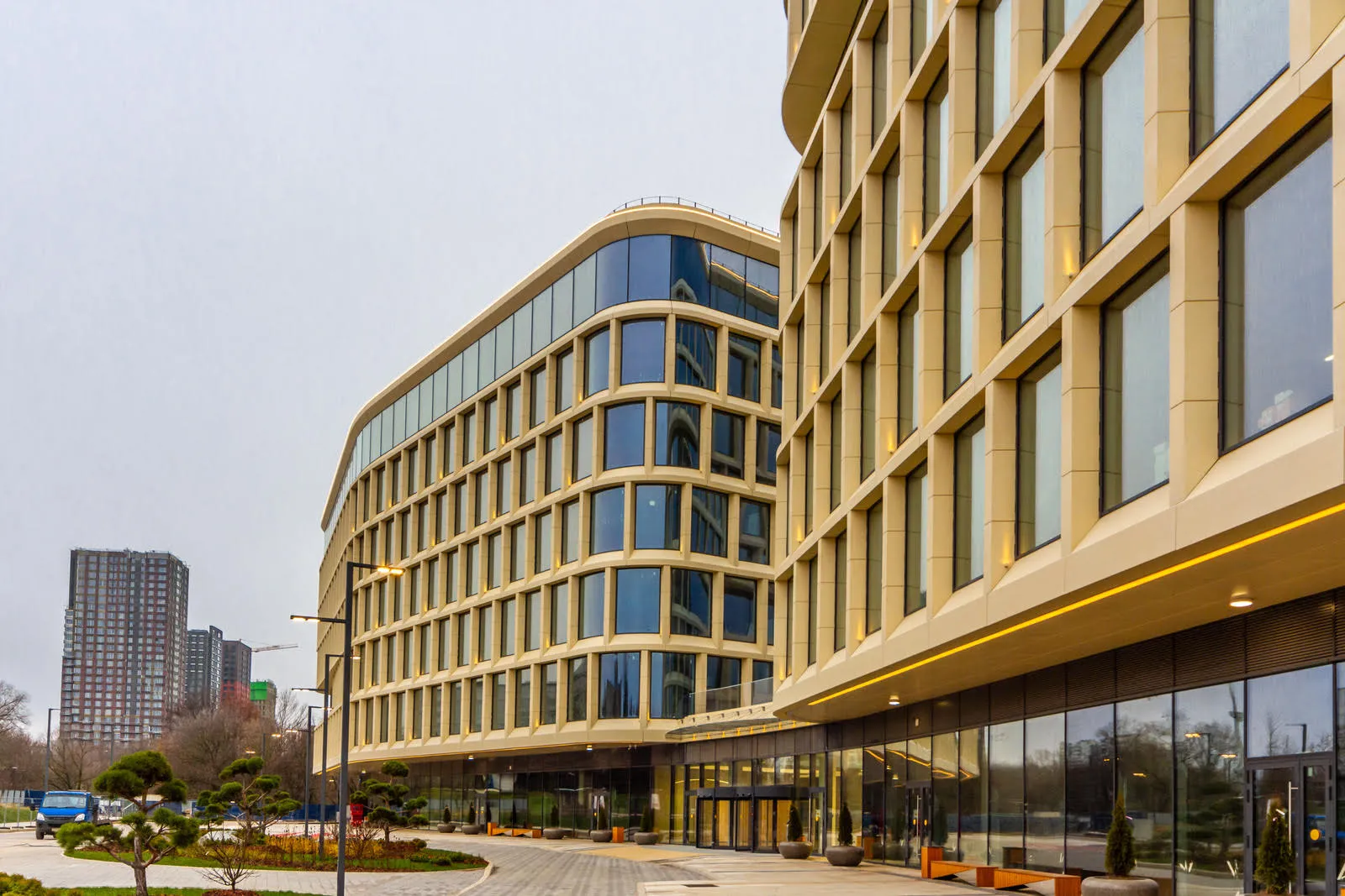 Бизнес-центр с атриумом сдан в районе Кунцево