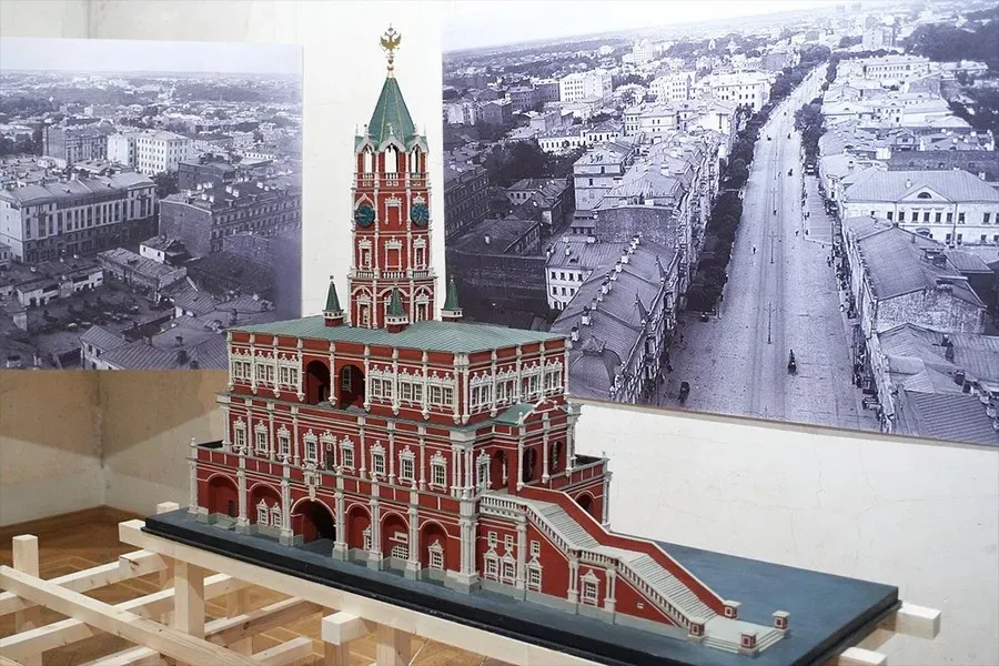 Открылась выставка, посвященная 90-летию музея МУАР