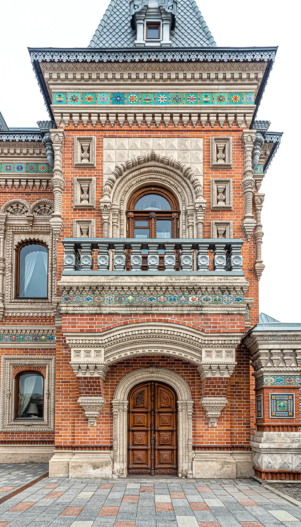 Как спорные среди современников здания становятся символами города