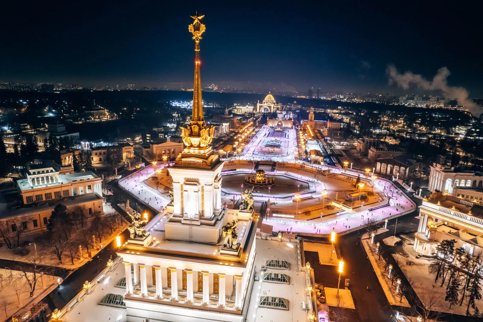 На ВДНХ открылся каток площадью более 20 тысяч квадратных метров