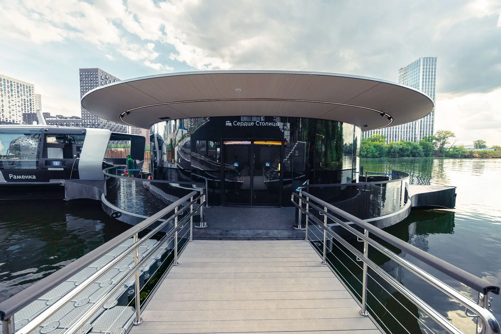 В Москву доставят пять новых плавучих причалов для речного транспорта