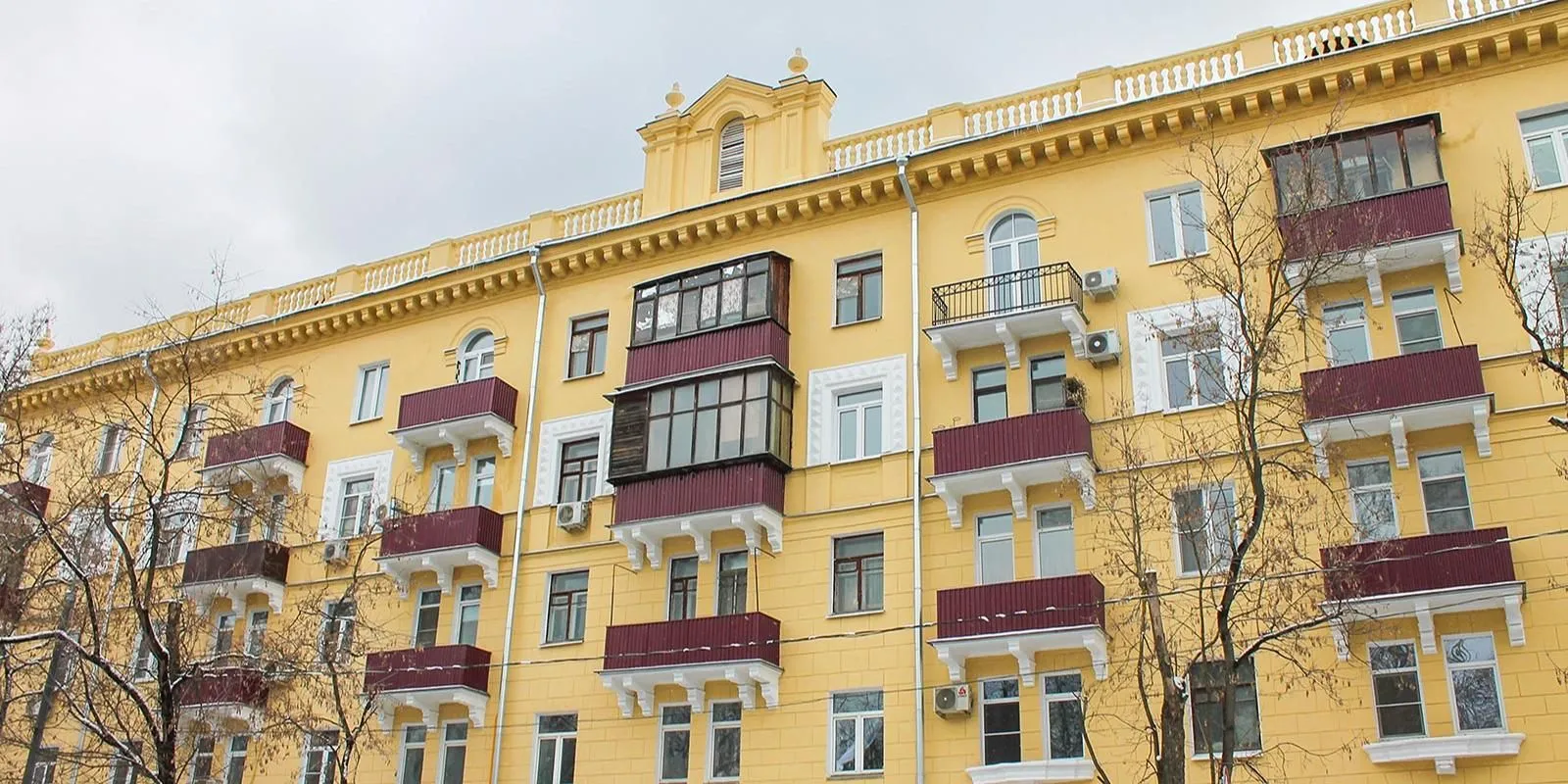 В Москве за 10 лет отремонтировали 18 домов с вазонами на фасадах