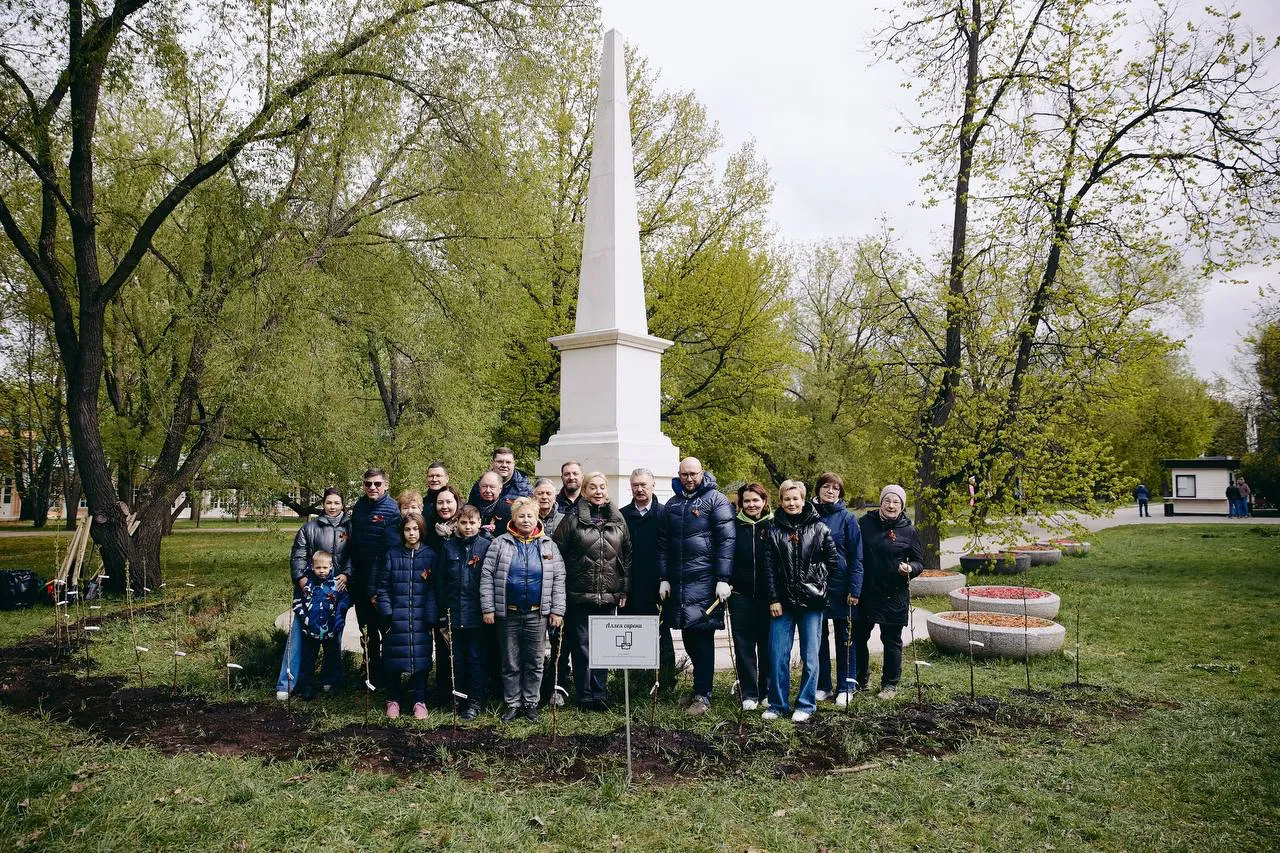 «Красавица Москвы» и «Маршал Жуков»: Общественная палата Москвы высадила аллею сирени в Воронцовском парке