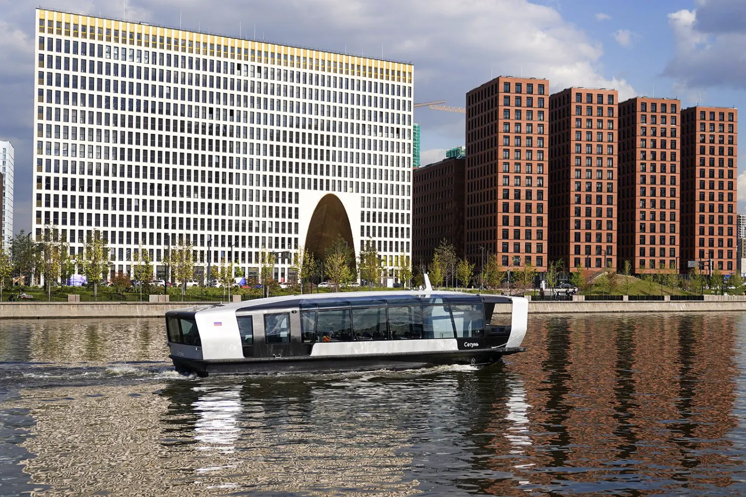 В Москве открыт третий регулярный маршрут речных электросудов