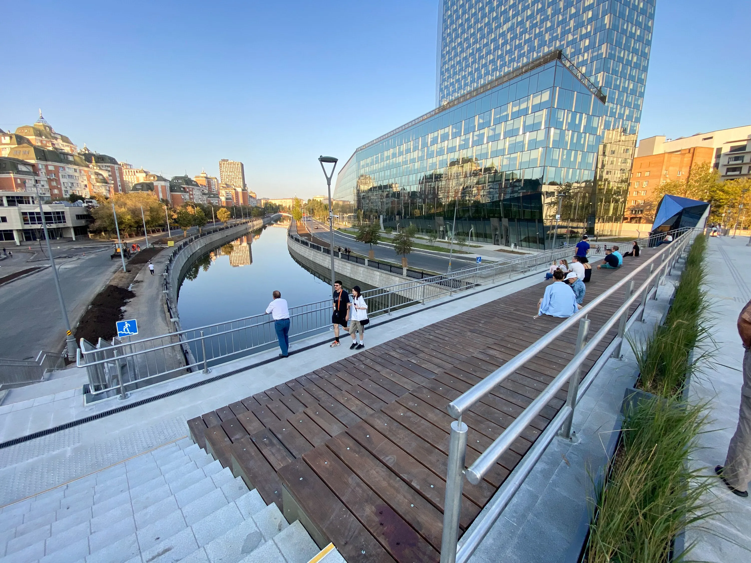 Обустройство прилегающих к рекам территорий ведется по всей Москве