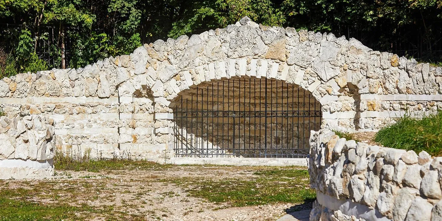 Завершилась реставрация двух гротов усадьбы Кузьминки