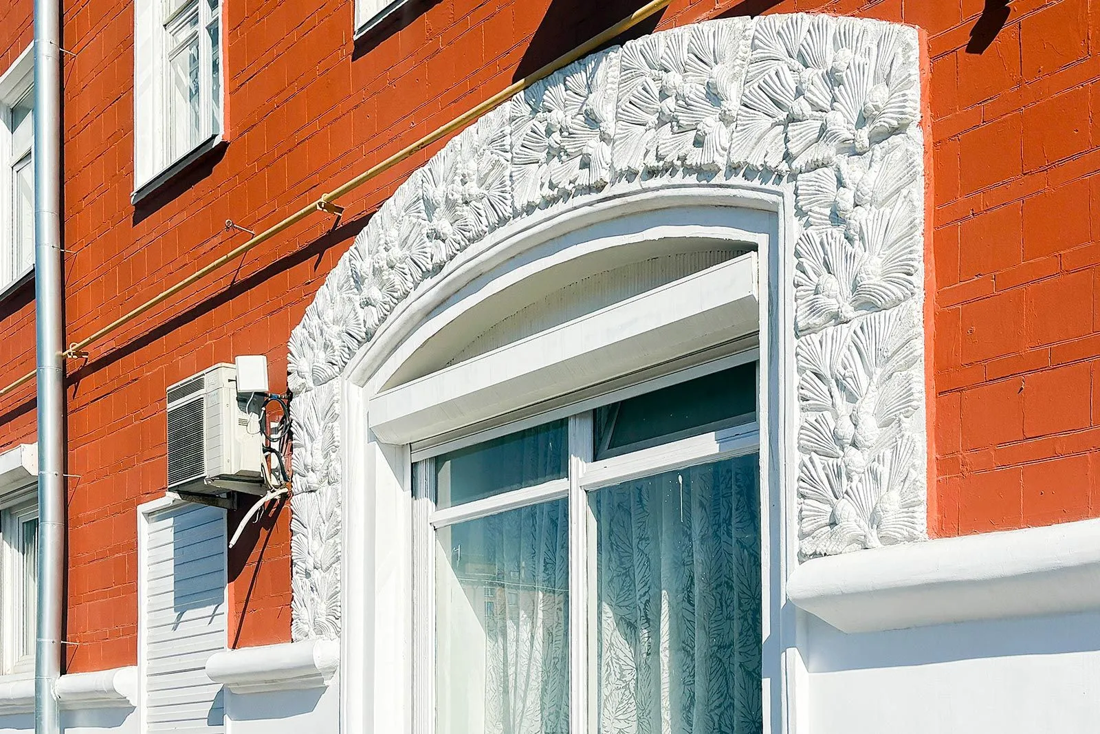 В Москве обновили архитектурный ансамбль «Красные дома»