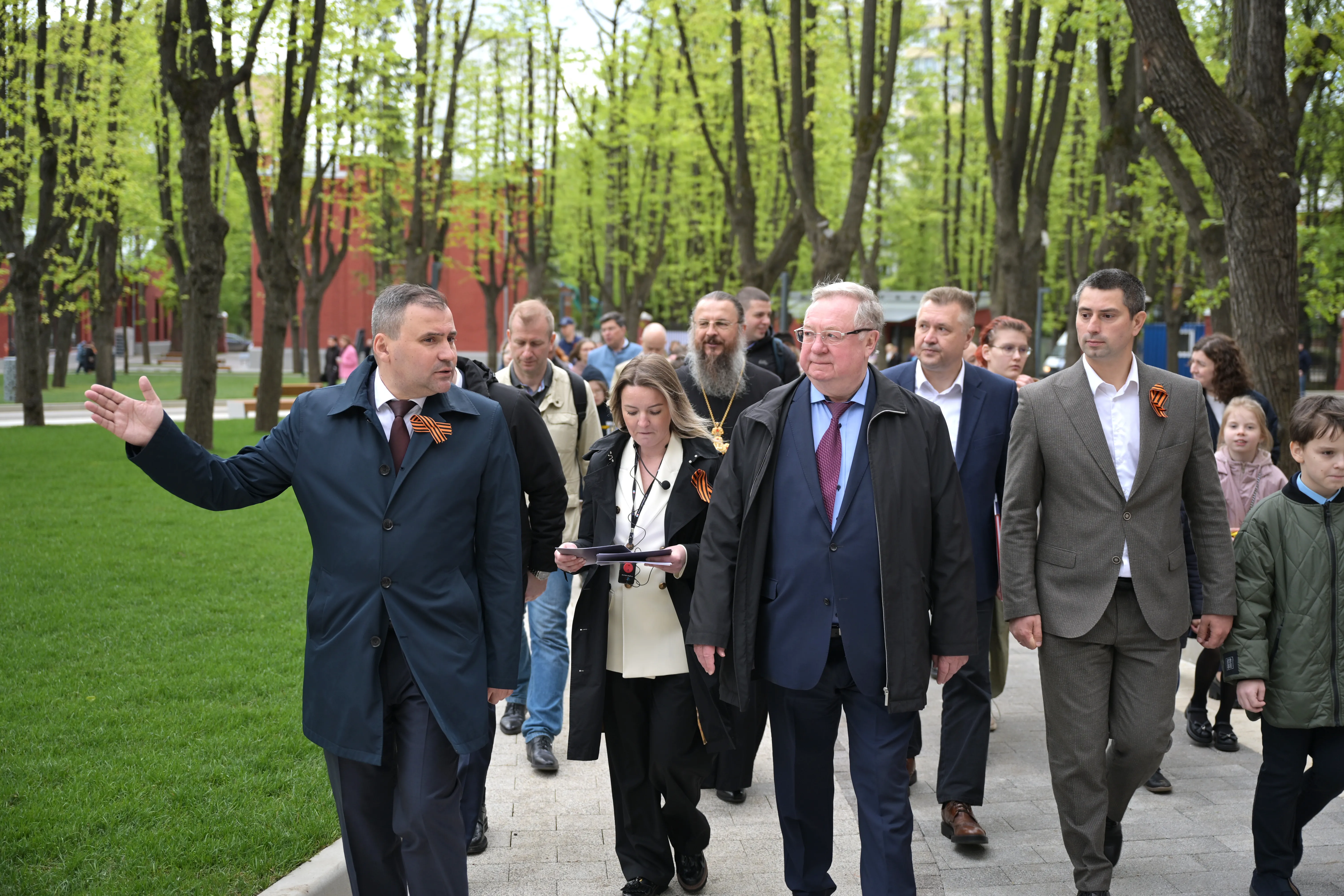 Группа «Эталон» торжественно открыла сквер 80 лет Победы в деловом квартале «Серебряный фонтан»