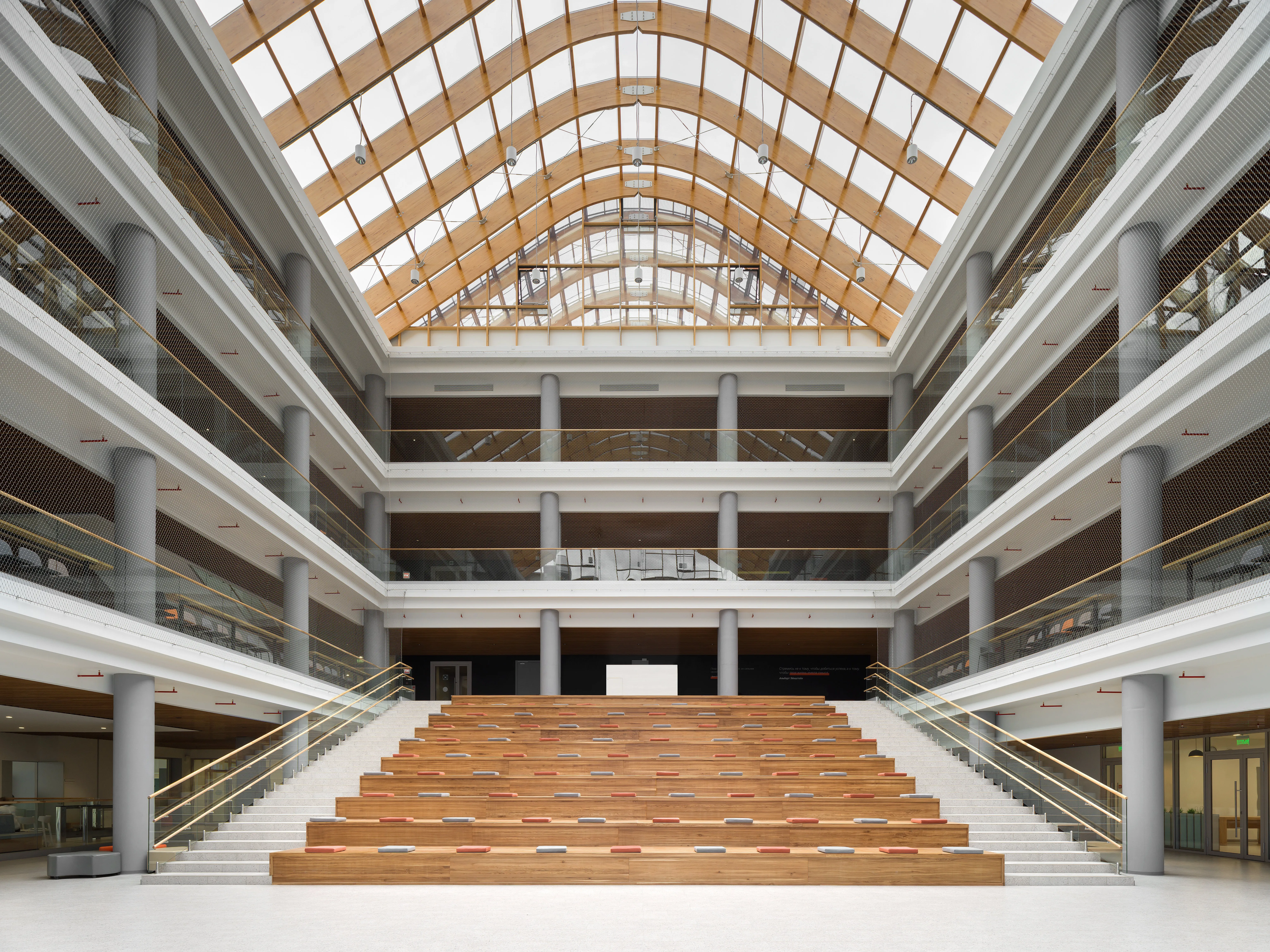 Подборка образовательных учреждений Москвы и Подмосковья, в которых природа и архитектура едины