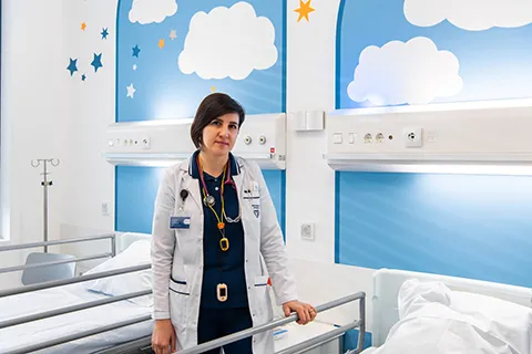 Белые халаты в стильном интерьере