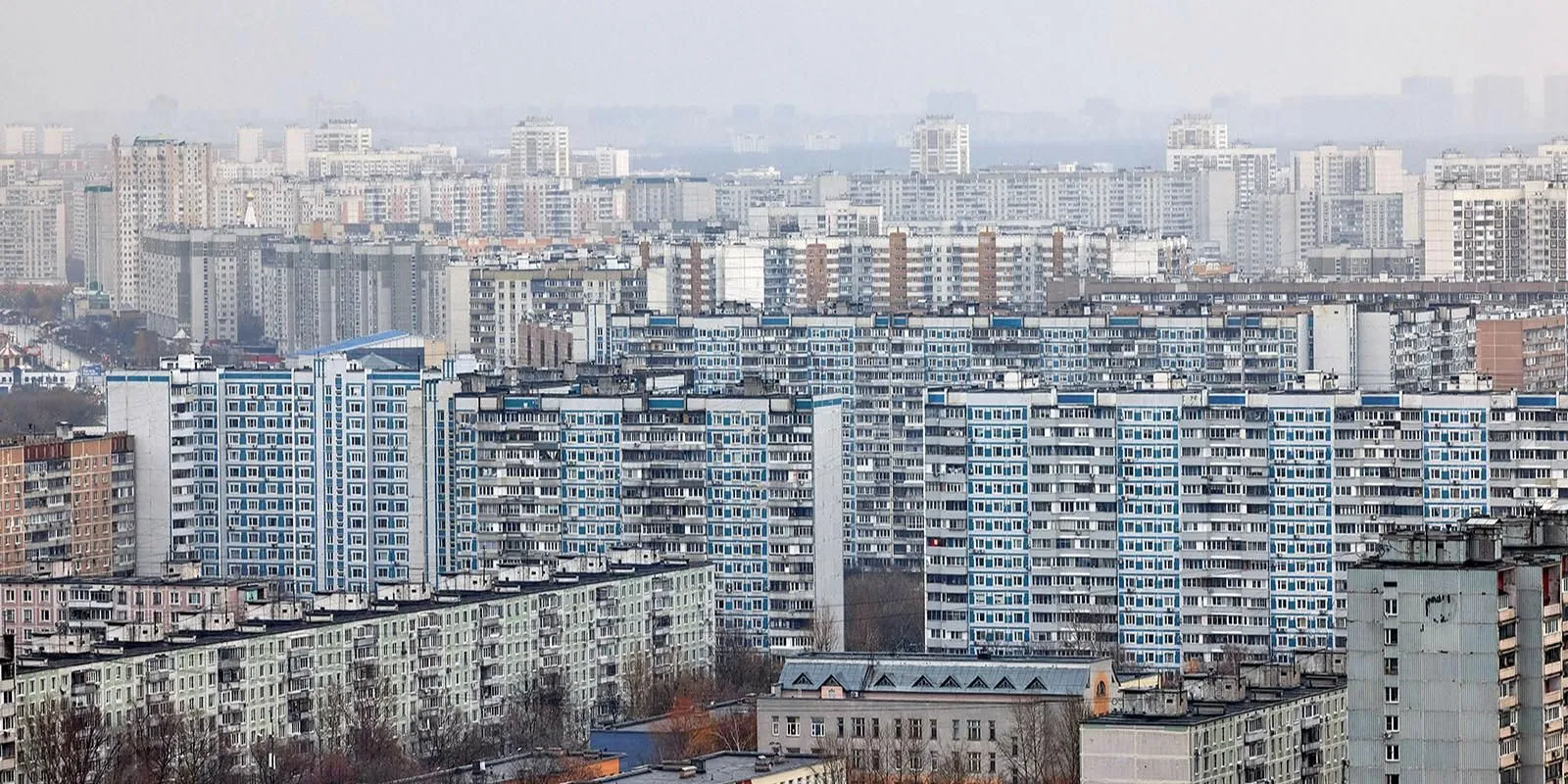 В Москве начали ремонт подъездов жилых домов