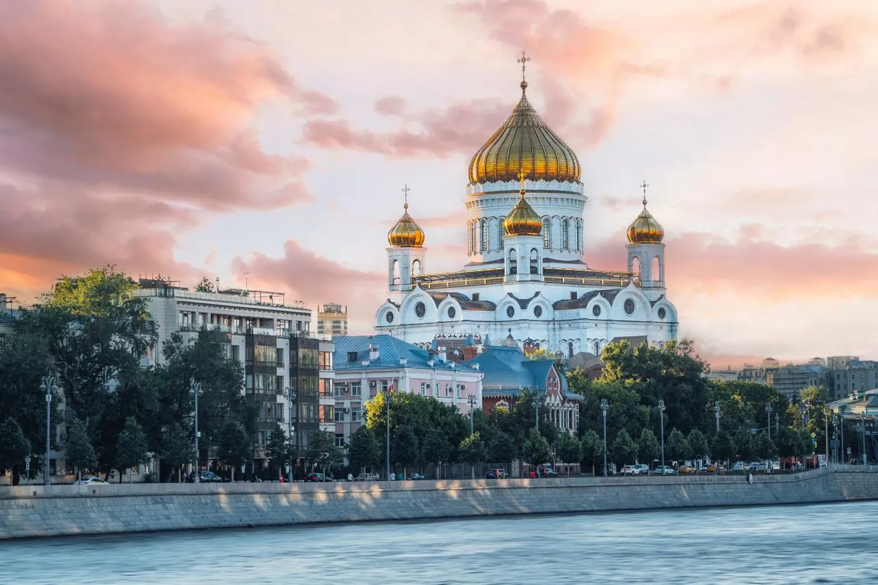 Кресты Храма Христа Спасителя отреставрируют к Пасхе