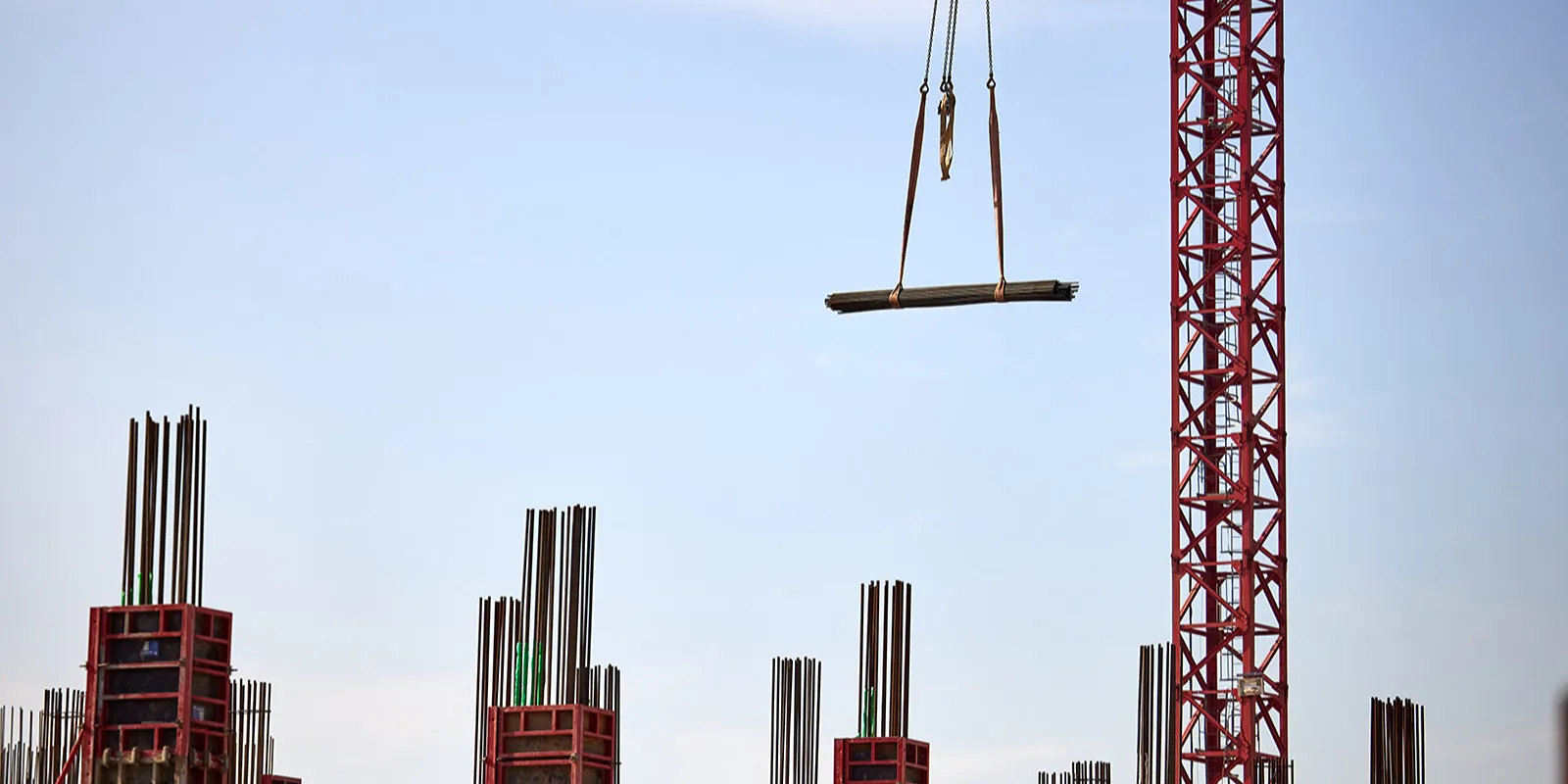 Застройщики реализовали почти половину жилья по договорам долевого участия в Москве