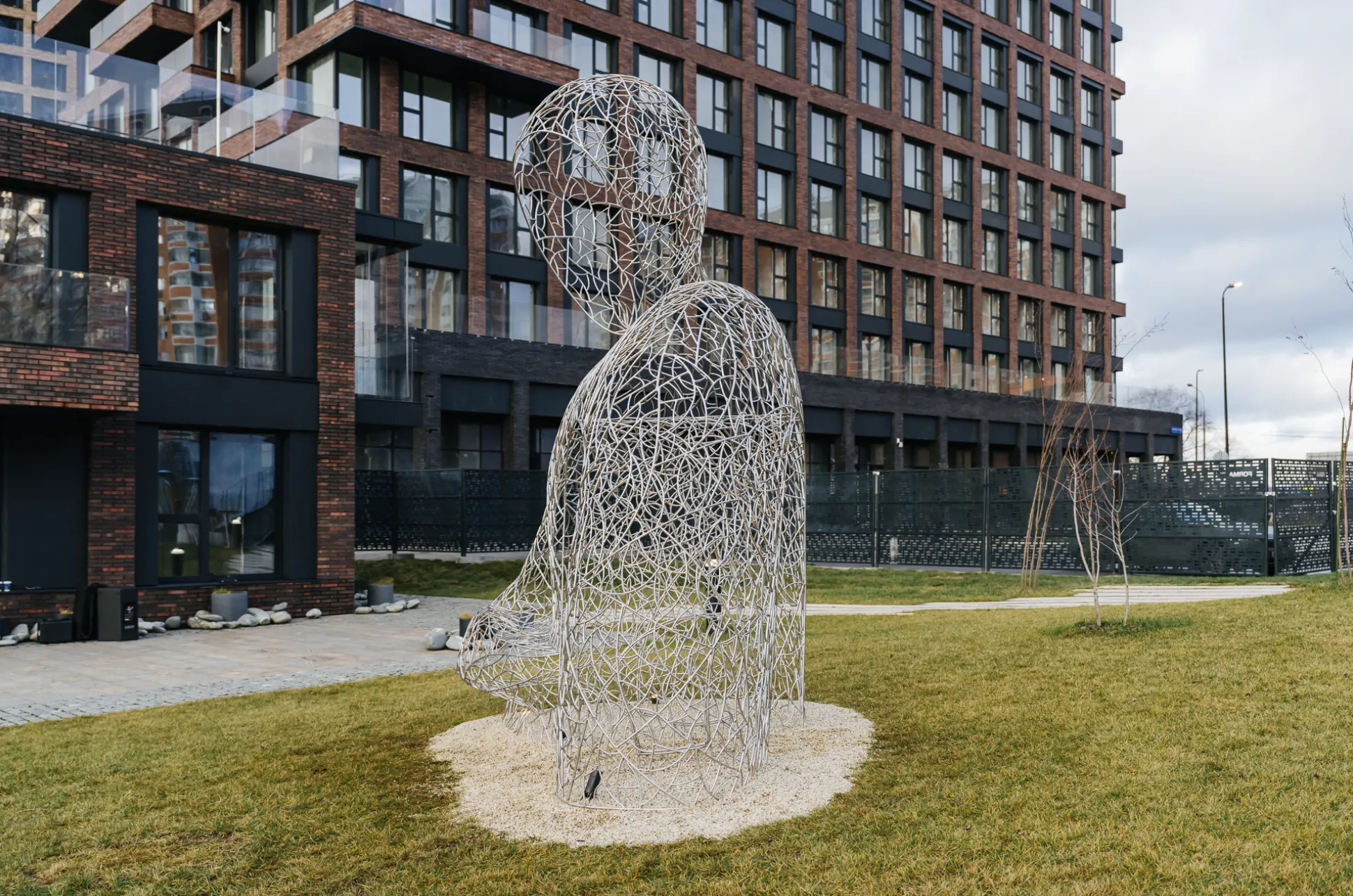 Объятия на набережной: в Южном порту состоялось открытие нового арт-объекта