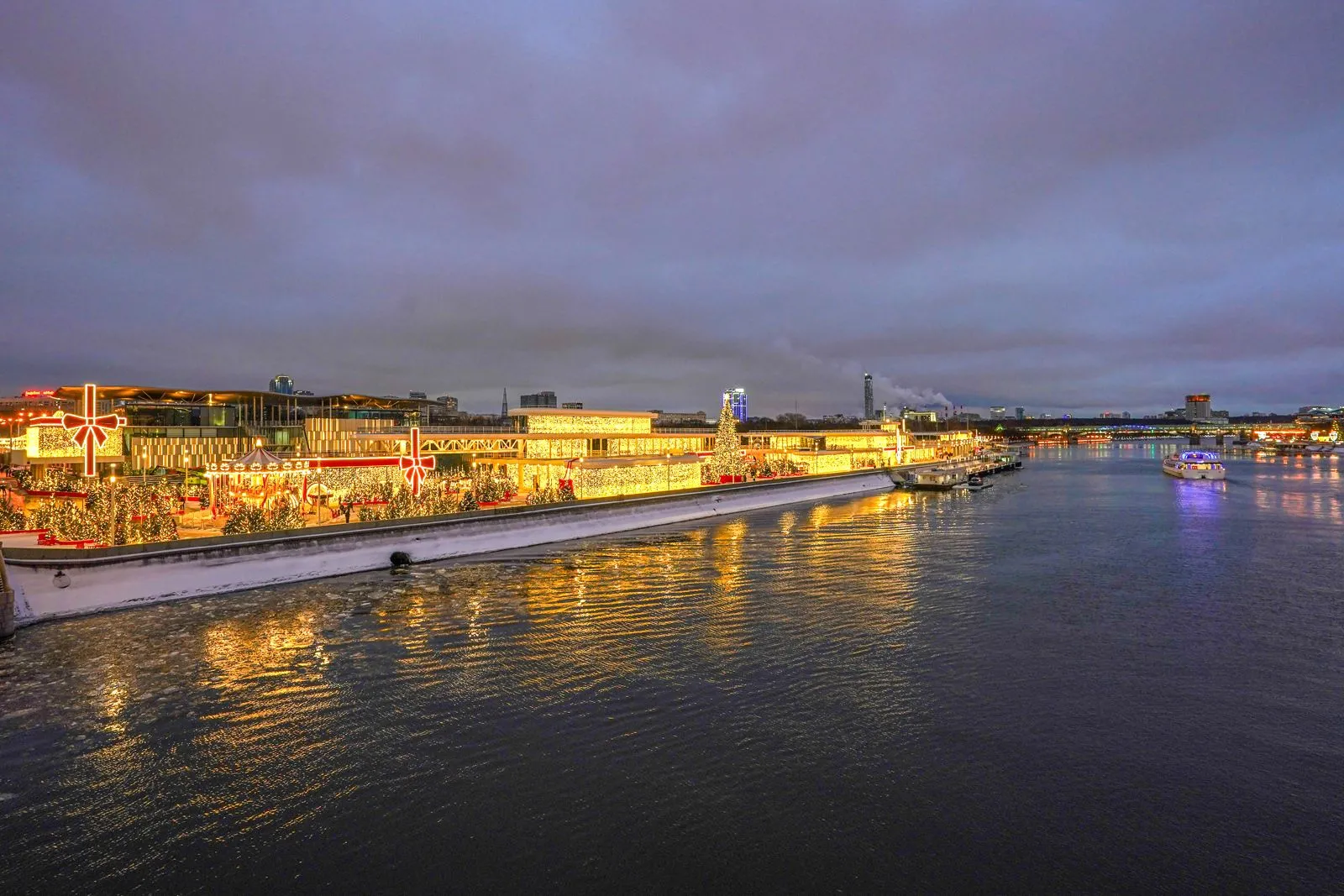 Девять набережных благоустроили в Москве в 2025 году