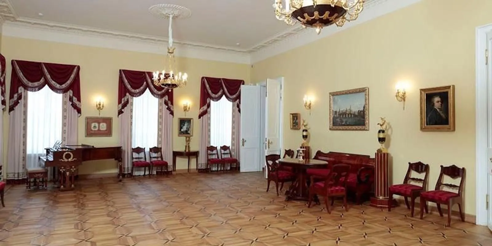 Мемориальную квартиру Пушкина на Арбате и памятник Гагарину отреставрировали в Москве