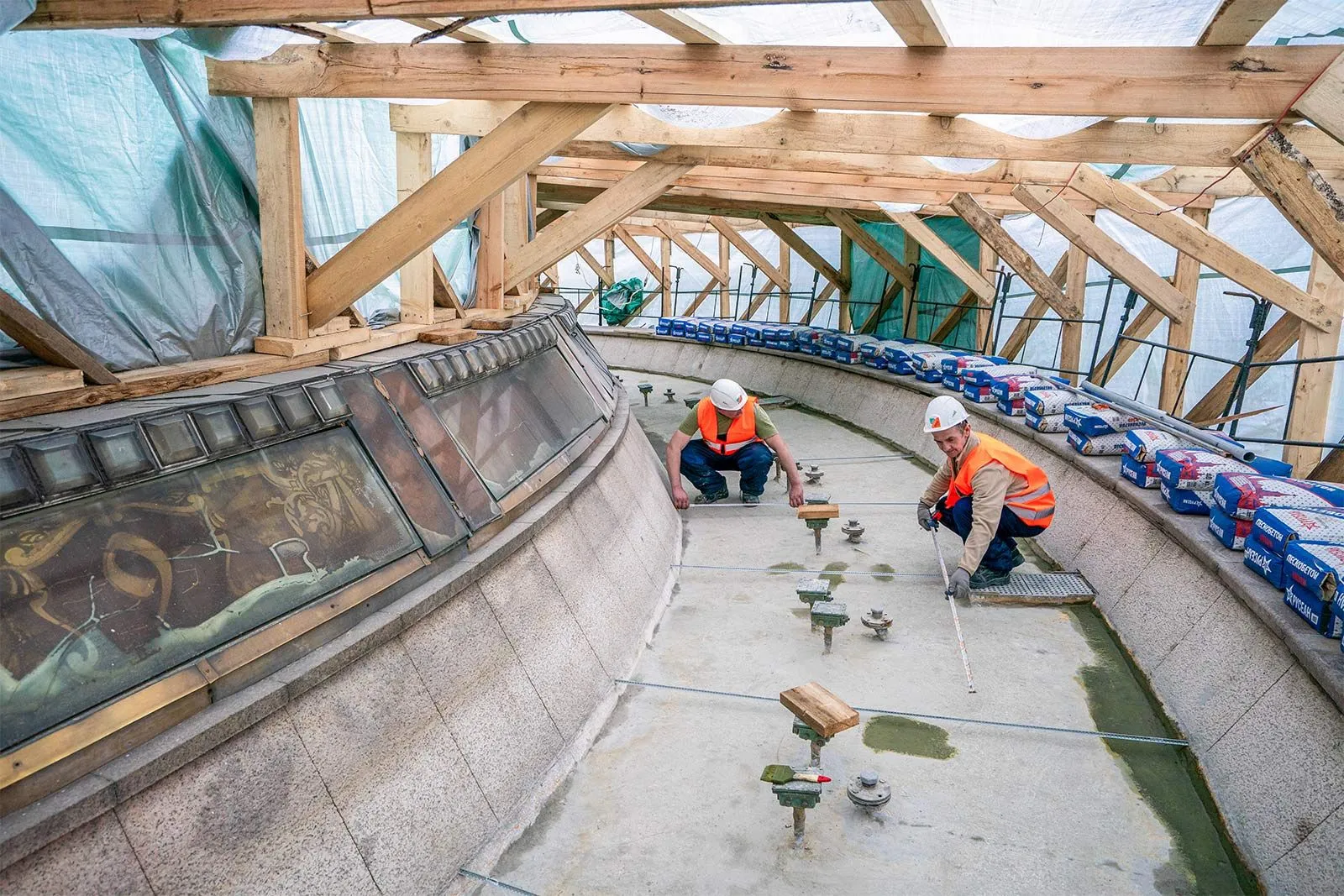 В Москве начали готовить фонтаны к новому сезону