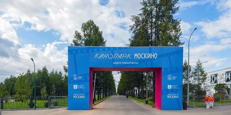 В «Москино» открыли экскурсию по декорациям сериала «Трудно быть богом»