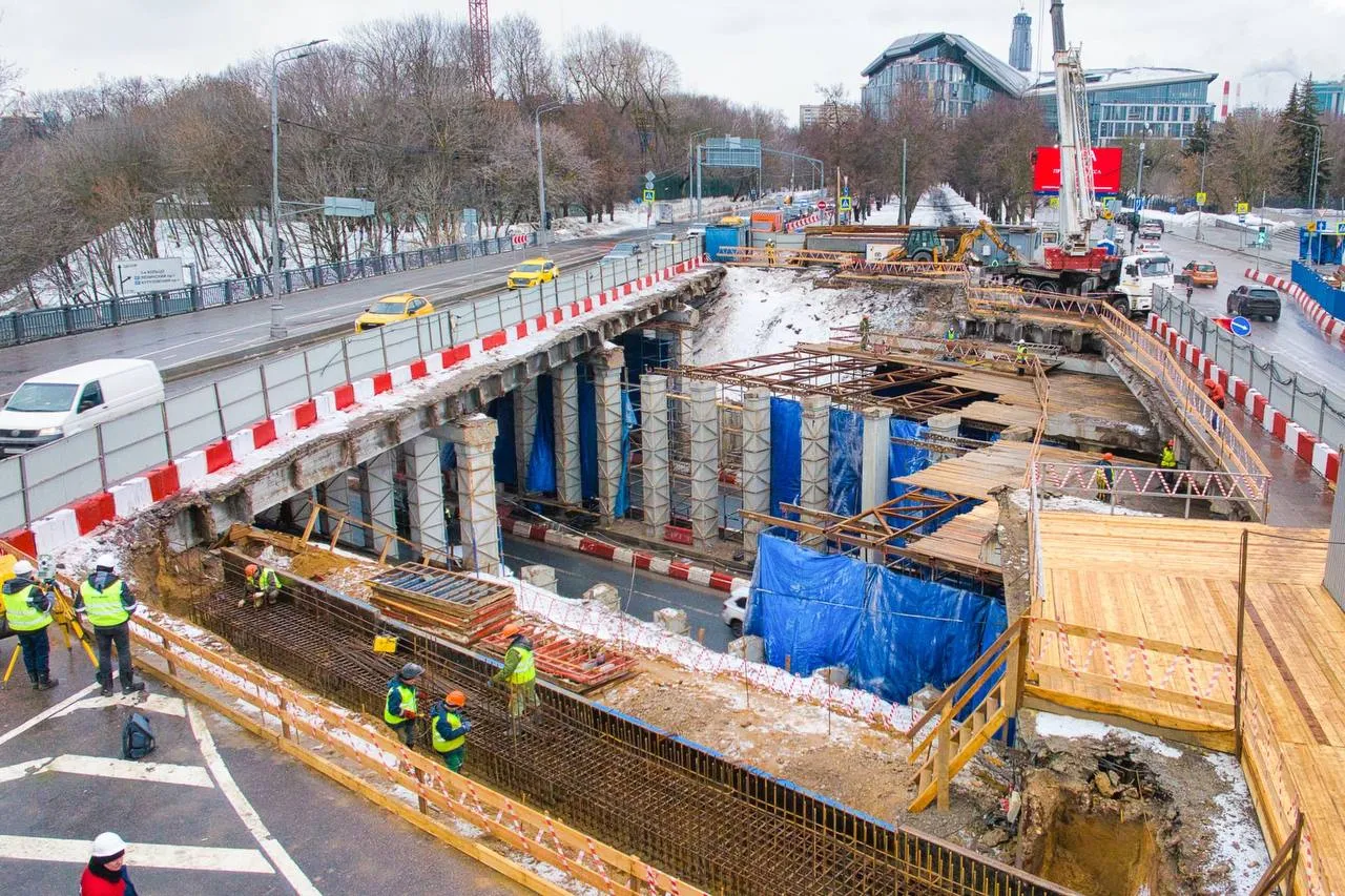 Реконструкцию Воробьевского путепровода планируют завершить осенью 2026 года