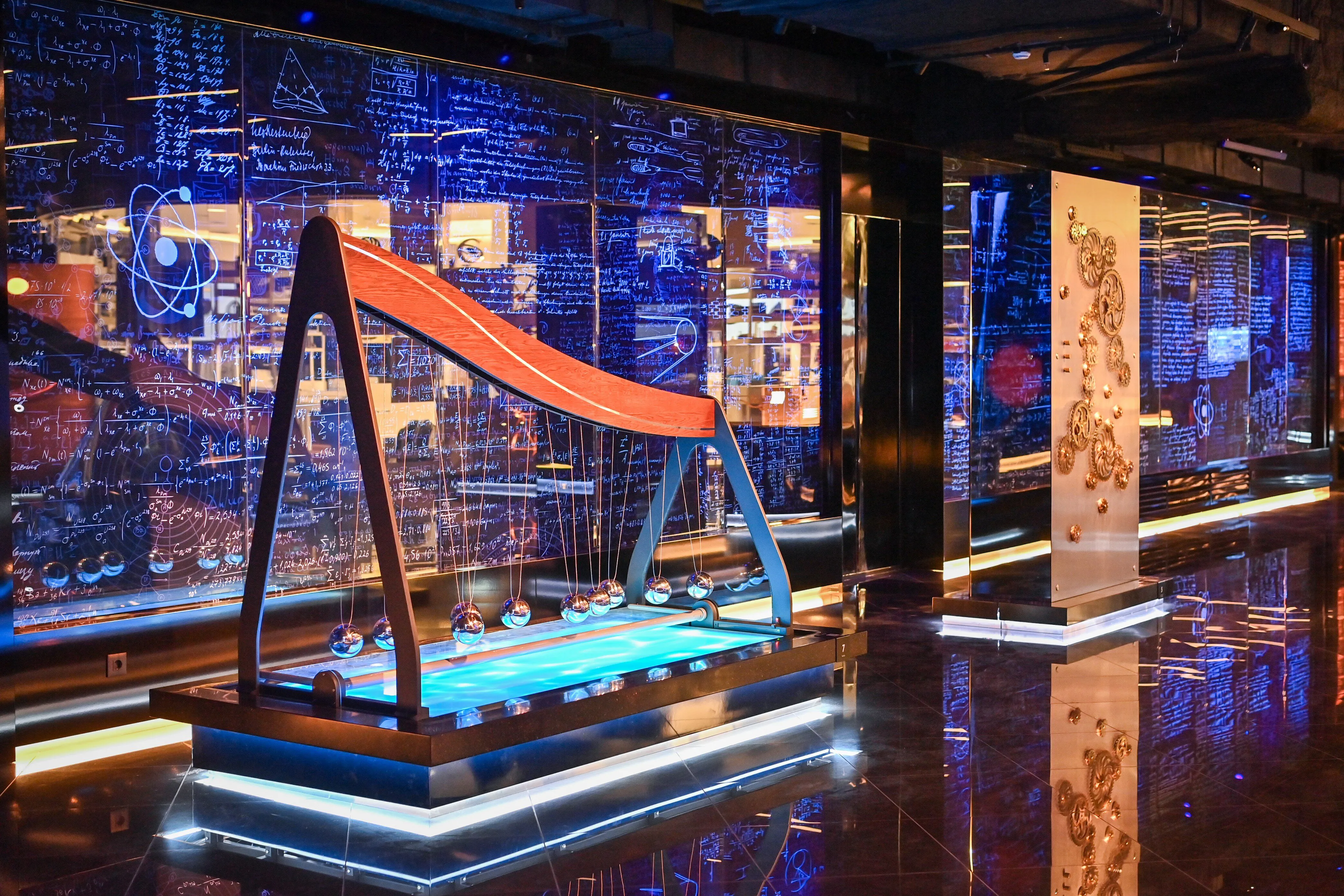 На ВДНХ открылся АТОМ - один из самых необычных выставочных павильонов в России