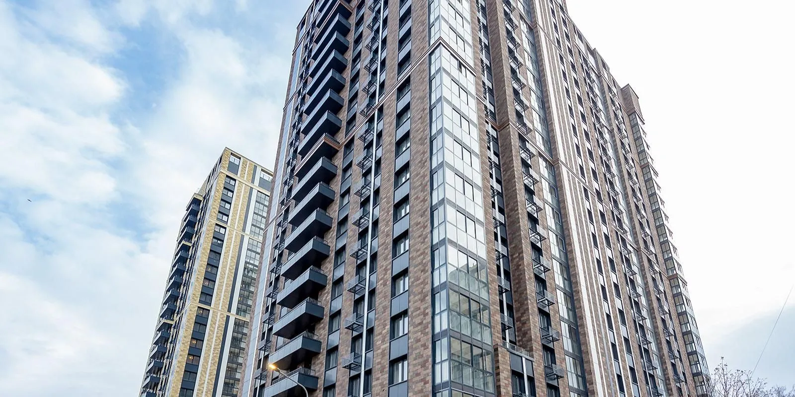 15 домов возводят на западе столицы по программе реновации