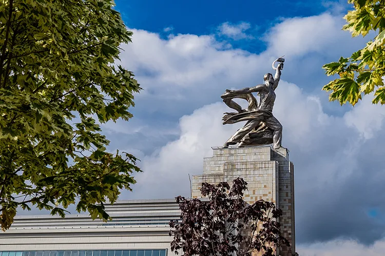 6 октября – день памяти скульптора Веры Мухиной, автора одного из главных символов Москвы