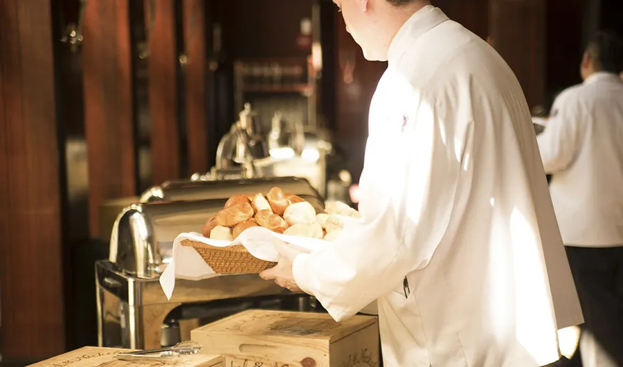waiter-492872_1280.jpg