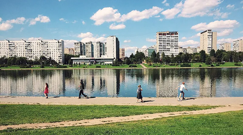 1024px-Moscow,_Goliyanovskiy_Pond_(21061255759).jpg