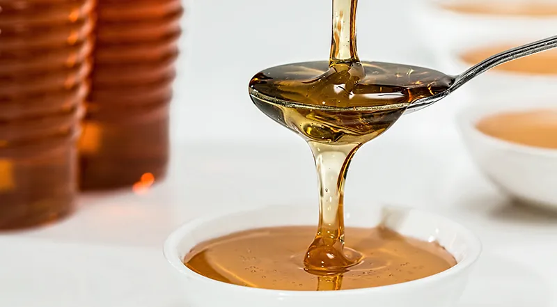 close-up-honey-pouring-33260.jpg