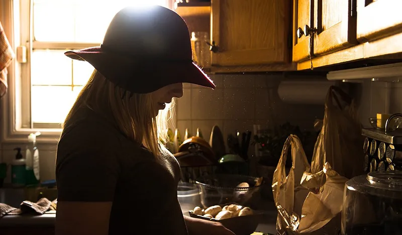 Girl-Kitchen-People-Interior-House-Female-Indoor-2560791.jpg