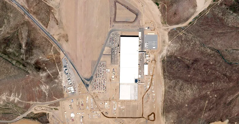 Tesla's_Gigafactory_on_2016-05-11_by_Planet_Labs.jpg