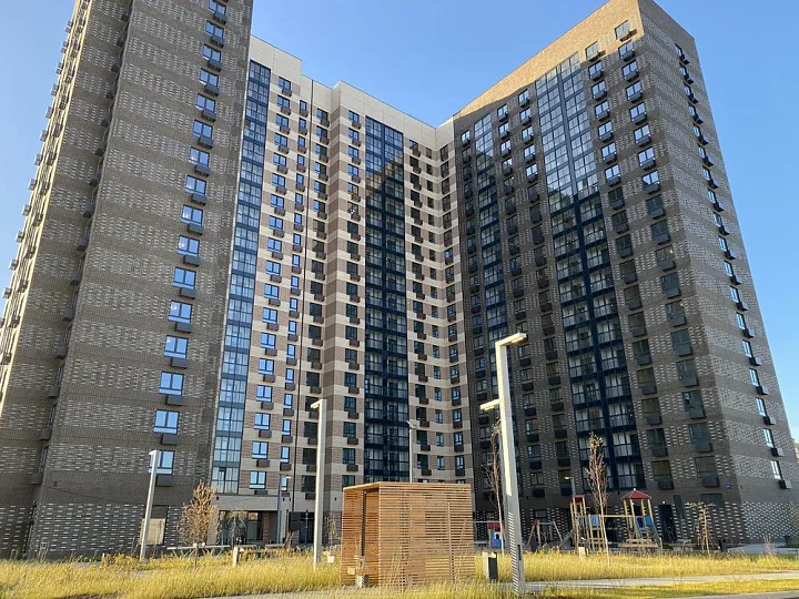 В новостройку по реновации в районе Перово начали переезжать 300 жителей 