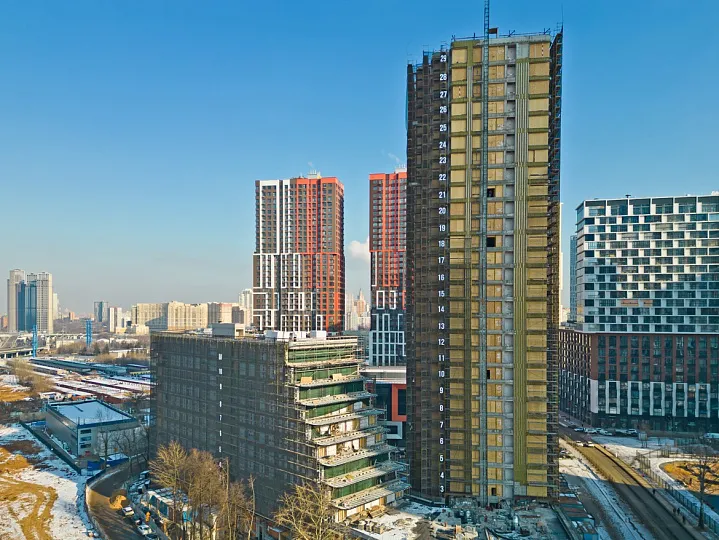 В проекте на западе Москвы начался монтаж фасадов из терракоты