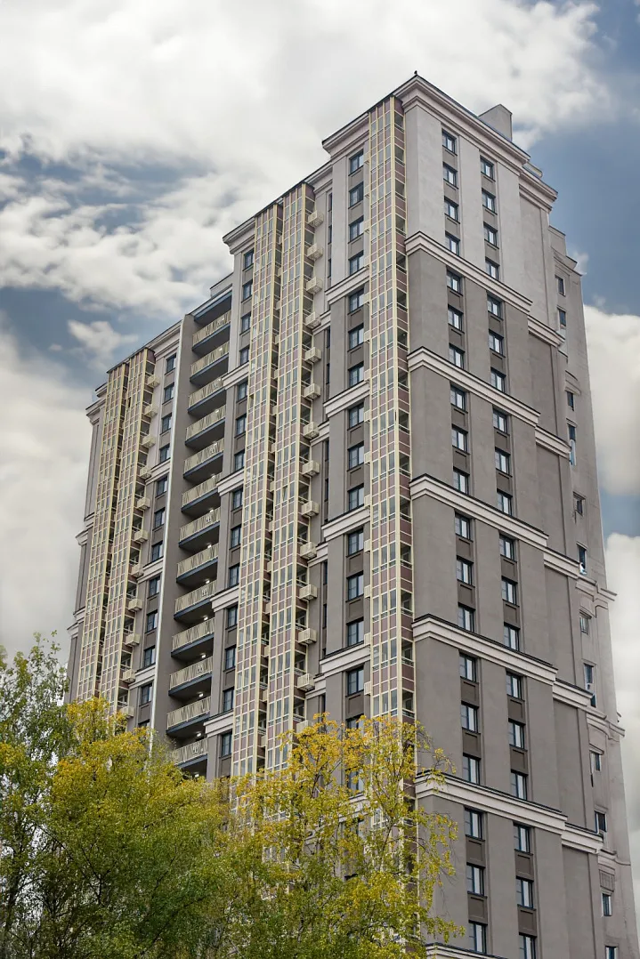 Концерн «КРОСТ» построил дом в Щукино для переселенцев из ветхого жилья