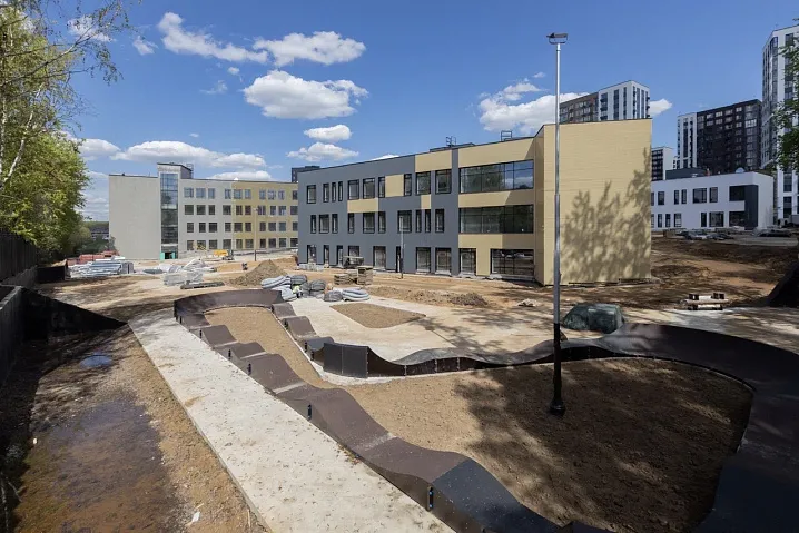 Сергей Собянин осмотрел образовательный центр №547 «Диалектика» в Новой Москве