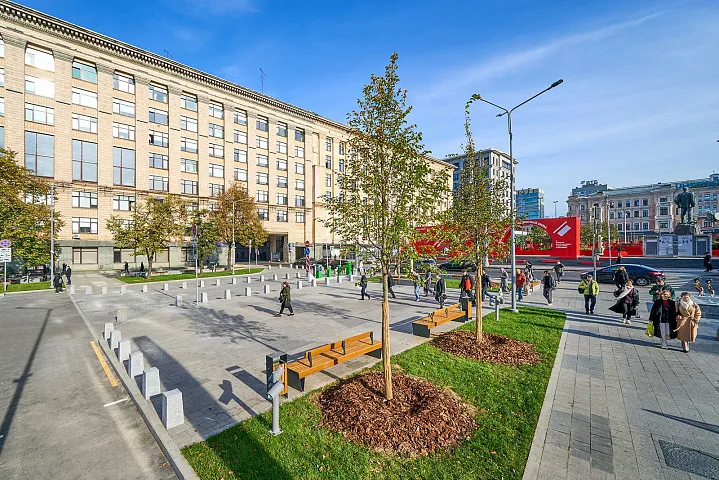 На Триумфальной площади появилось новое общественное пространство