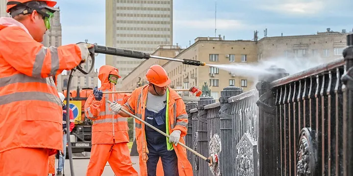 В Москве начали весеннюю промывку мостов и тоннелей 
