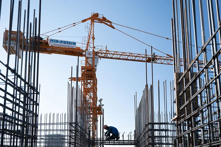 Началось строительство седьмого этажа небоскрёба на Ленинском